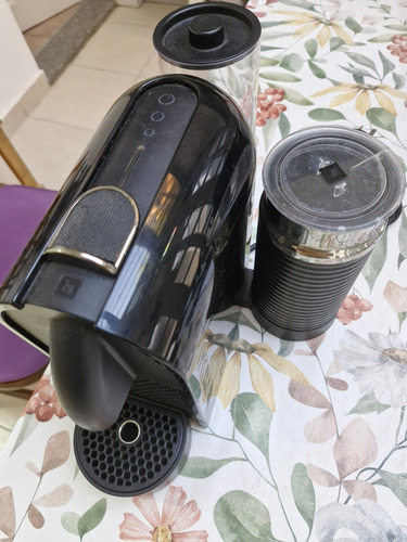 Cafetera Nespresso D55 Con Aeroccino Negro (Usado)