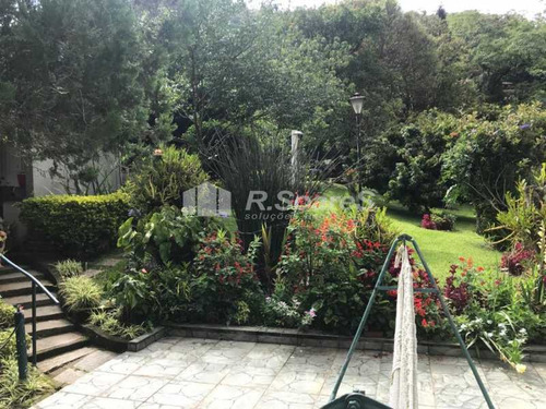 Imagem 15 de 15 de R Soares Vende!!! Excelente Casa Salas Dois Quartos Com Churrasqueira,, Lavanderia, Jardim Fruteiras.ótima Localização No Parque Imperial Nova Friburgo. - Jcca30028