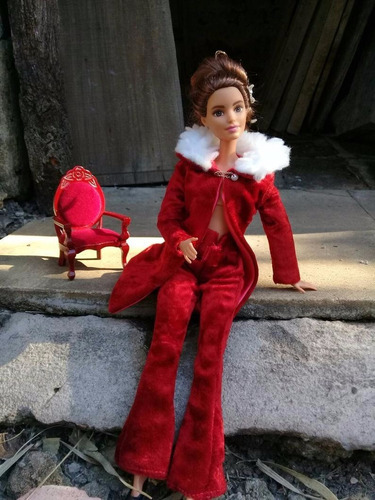 Imagen 4 de 4 de Conjunto En Terciopelo Rojo , Ropa Para Barbie Y Similares.