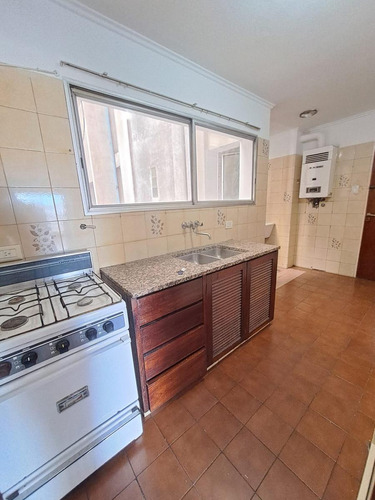 Departamento En Venta 2 Dormitorios Con Balcón. Centro. Sobre Vélez Sarfield