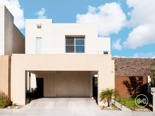 Imagen 1 de 17 de Casa En Venta En Encordada Del Valle Frente A Parque Con Exc