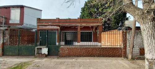 Venta Casa 2 Dormitorios Capitán Bermúdez Con Cochera