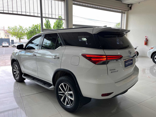 Imagen 13 de 14 de Toyota Sw4 2017 2.8 Srx 177cv 4x4 7as At