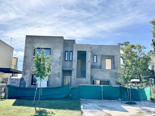 Venta Casa Con Pileta, Sta Lucia Pilar Del Este 