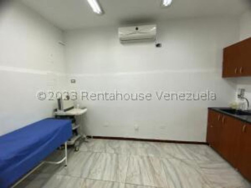 #23-22290 Magnifica Clínica Especializada En Cirugía Estética En Santa Monica