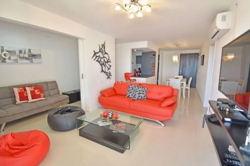 Imagen 5 de 8 de Venta De Apartamento De 2 Dormitorios En Icon Brava Tower Punta Del Este