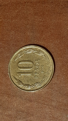 1 Moneda Chilena De 10 Pesos Con Falla De Acuñación.(1999)..