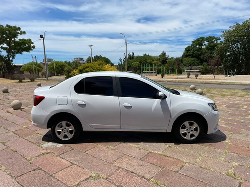 Imagen 9 de 18 de Renault Logan 2015 1.6 Privilége (( Gl Motors )) Financiamos