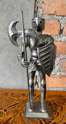 Hermosa Escultura Caballero Medieval En Metal Estilo Antiguo