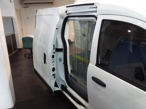 Imagen 5 de 17 de Renault Kangoo 1.6 Furgon Confort 5as. E/inm.tasa Bonif (jp)
