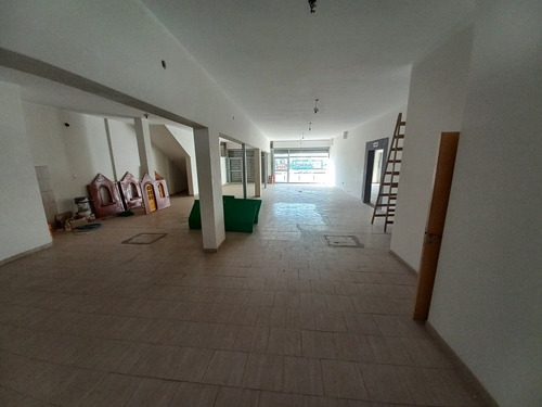 Imagen 5 de 7 de Local 210 Mts2 Y 150mts2