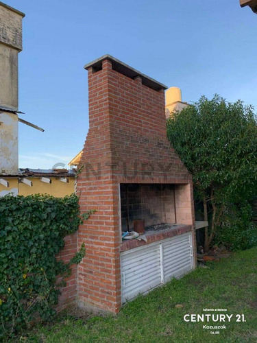 Casa De (5) Cinco Ambientes En Venta - Permuta - Villa Gesell, Costa Atlántica