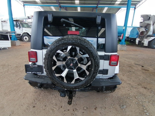 Imagen 8 de 13 de Jeep Wrangler Sahara 2009