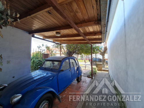 Venta De Casa 3 Amb En Lanus Este Con Patio, Fondo Y Garage