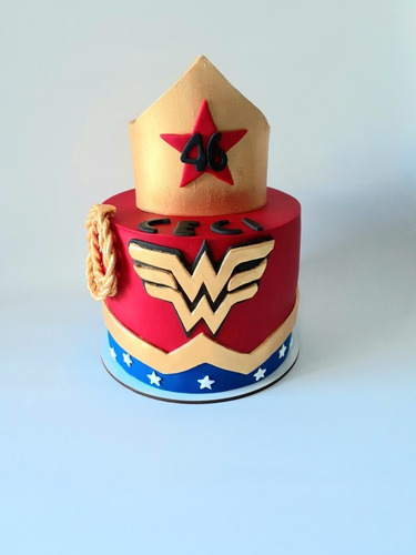 Torta Mujer Maravilla Artesanal Wonder Woman Lazo