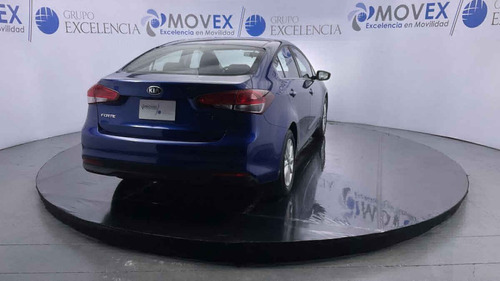 Imagen 5 de 15 de Kia Forte Sedan 2018 4p Lx, Tm6, Bl, F. Niebla, R-16