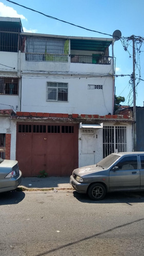 Apartamento En Venta En El Sector Los Castaños, El Cementerio. Mg A20