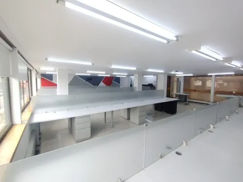 Oficina Amoblada Call Center 118m