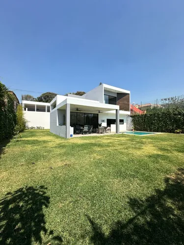 Residencia En Rancho De Cortes