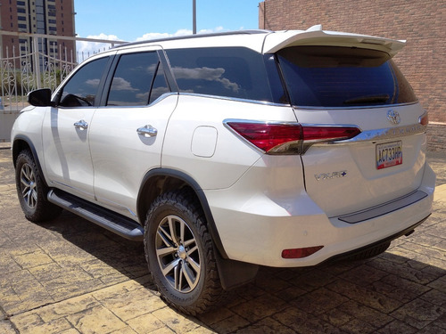 Imagen 4 de 17 de Toyota Fortuner Dubai Vx.r+