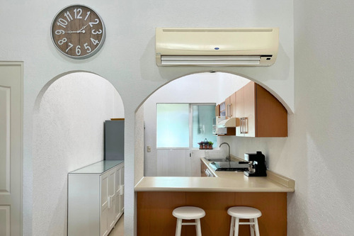 ¡oportunidad Única! Departamento En Acapulco Diamante Amueblado Y Con Ingresos De Airbnb. Frente A Arena Gnp, A Pasos De La Playa. ¡ideal Para Invertir!