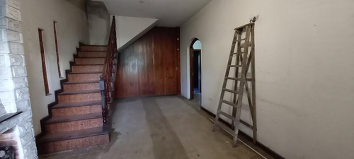 Imagen 2 de 14 de Laprida 140 - Casa 4 Ambientes Y Dependencias A Reciclar - Quilmes Oeste