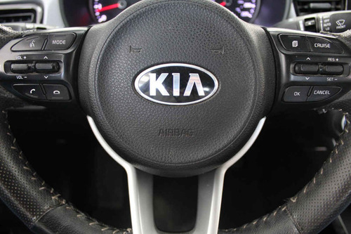 Imagen 14 de 15 de Kia Kia Rio Sedan 2018 4 Cilindros