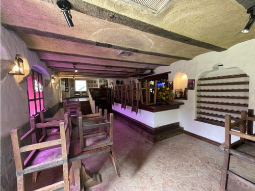 Se Vende Casa 800 M² 8h/10b/10p Cerro Verde