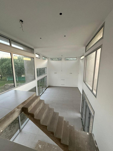 Casa En Venta - 4 Dormitorios 3 Baños - Cochera - 830mts2 - Ramallo