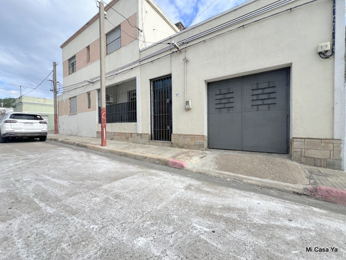 Venta De Muy Linda Casa Límite Unión Buceo, 2 Dormitorios, Garage, Porche, Al Frente, Planta Baja, Independiente, Sin Gastos Comunes