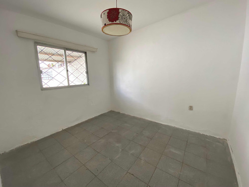 Apartamento Tipo Casa En Alquiler Ituzaingo // Maroñas 2 Dormitorios Posibilidad De Entrar Moto