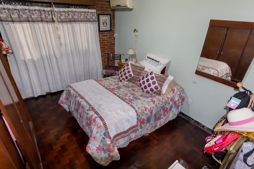 Venta De Casa 2 Dormitorios Con Cochera En Rosario - Humberto Primo Al 1500