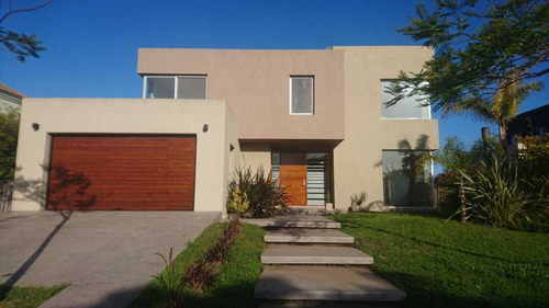 Alquiler Residencial De 6 Amb. En Barrio El Golf.
