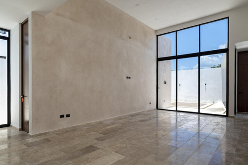 Venta De Casa Residencial En Temozón, Mérida