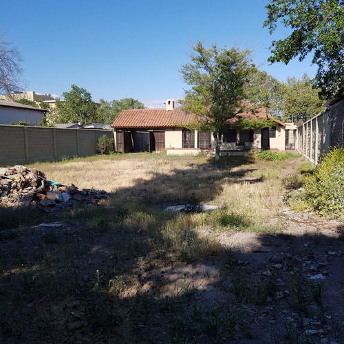 1130m2 Terreno Con Casa Aislada Bien Remodelada .