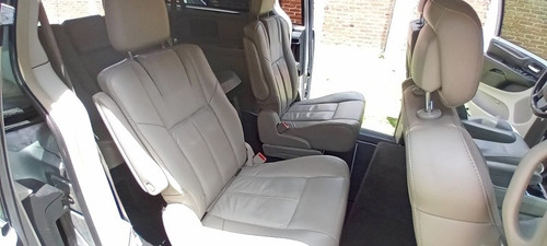 Imagen 13 de 15 de Chrysler Town & Country 2011 3.6 Touring Mt