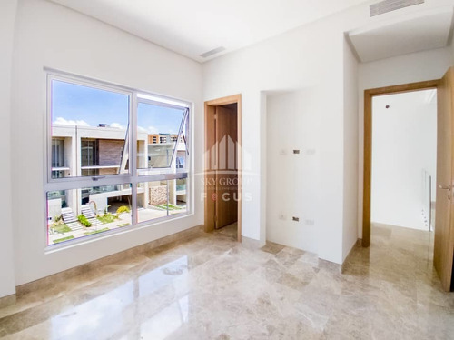 Imagen 8 de 13 de Town House Urb Guataparo Res Cumbres De Guataparo Foth317