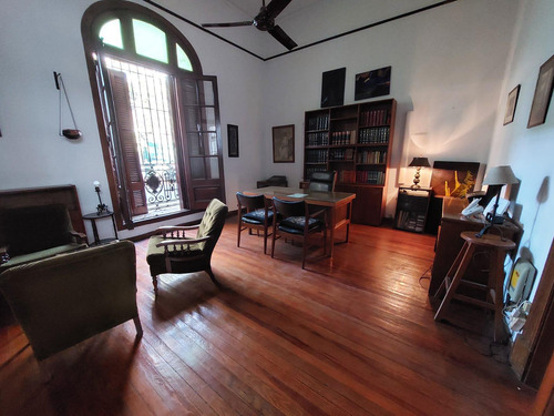Casa En Venta De 250m² Con 7 Ambientes 2 Plantas Con Terraza Libre. Apto Crédito Rosario, Santa Fe