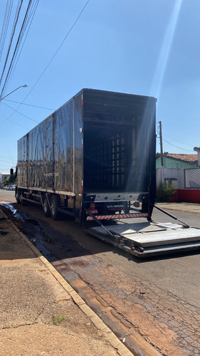 Imagem 1 de 11 de Baú Com Plataforma Hidráulica