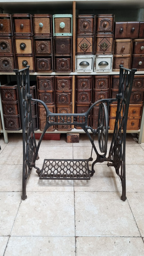 Antiguo Pie Hierro Singer Ideal Mesa O Escritorio Sin Tapa (Usado)