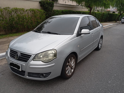 Volkswagen Polo Sedan 1.6 Comfortline Total Flex 4p