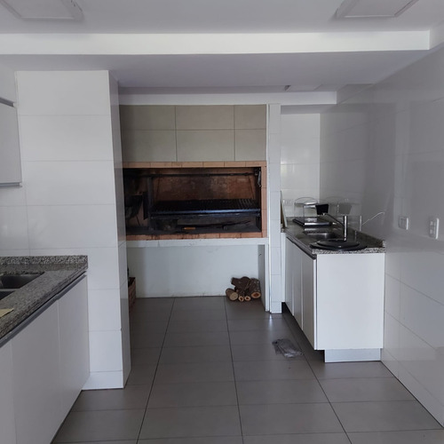 Imagen 8 de 20 de Departamento 2 Amb. Impecable En Complejo De Categoria Con Seg. Pileta, Solarium, Parrila, Sum, Gimnasio. Excelente Acceso. Cochera Cubierta Fija.