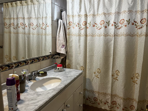 Impecable Casa De 5 Dormitorios Con Local Comercial