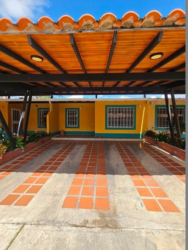 Vendo Casa En Urb. Valle De Oro.