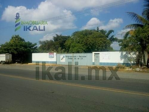 Renta Oficinas Amplio Terreno Col. Ricardo Flores Magon Tihuatlan Veracruz. Ubicadas En La Carretera México- Tuxpan, Constan De 1 Bodega, 1 Cochera Descubierta, 1 Cisterna, 1 Amplio Terreno Con Rampa