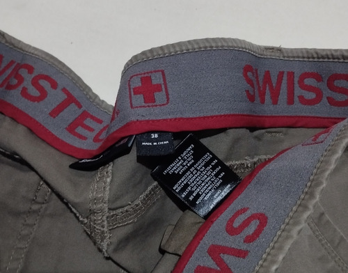 Bermuda Swiss Tech Talla 38 Color Café Elástica (Usado)
