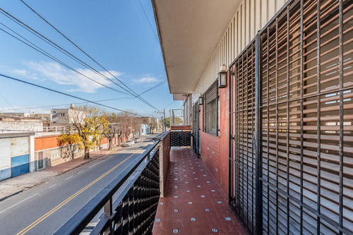 En Venta · Casa En Block · 4 Ambientes · Terraza · Múltiples Espacios Funcionales · Piñeyro
