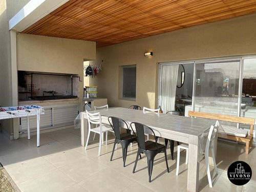 Imagen 22 de 28 de Casa - Puertos Del Lago