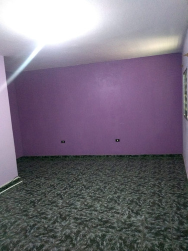 Imagem 9 de 30 de Casa Ampla Com 4 Quartos, Jardim, 4 Vagas De Garagem E 2 Banheiros,