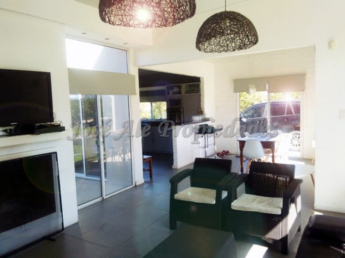 Imagen 4 de 10 de En Venta Casa De Tres Dormitorios Colonia Del Sacramento
